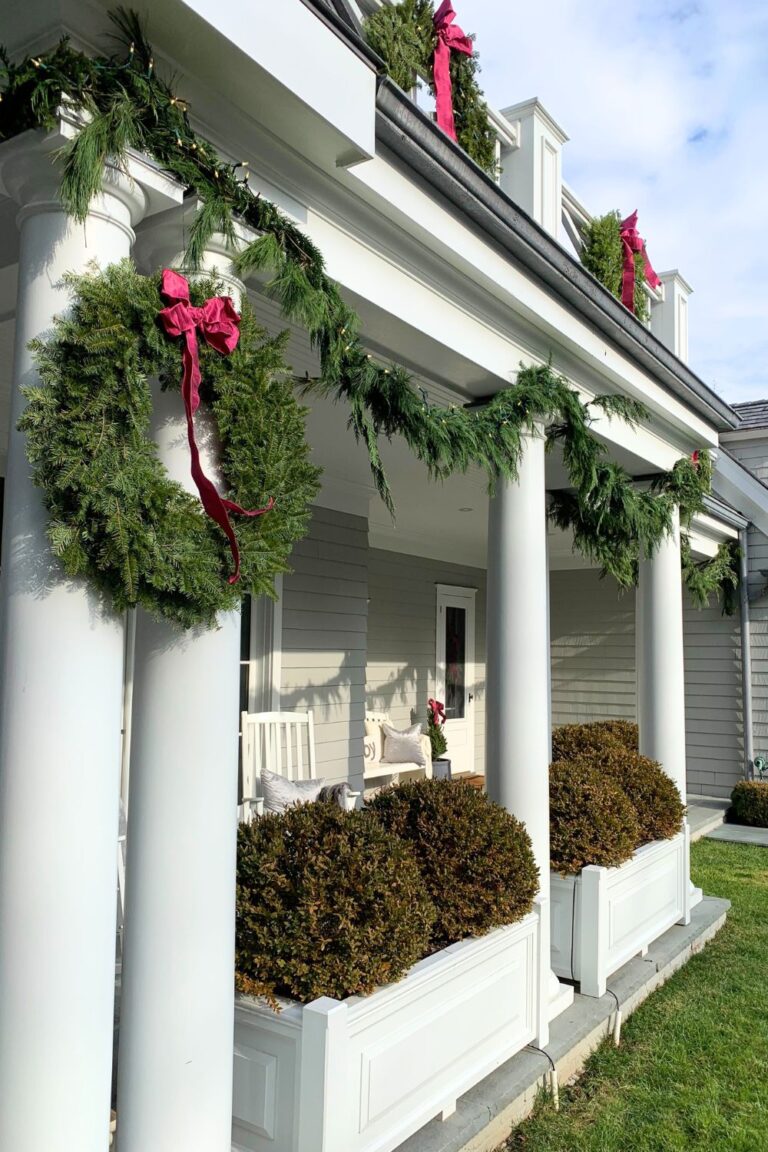 12 Simple Outdoor Christmas Decoration Ideas - Suburbs 101