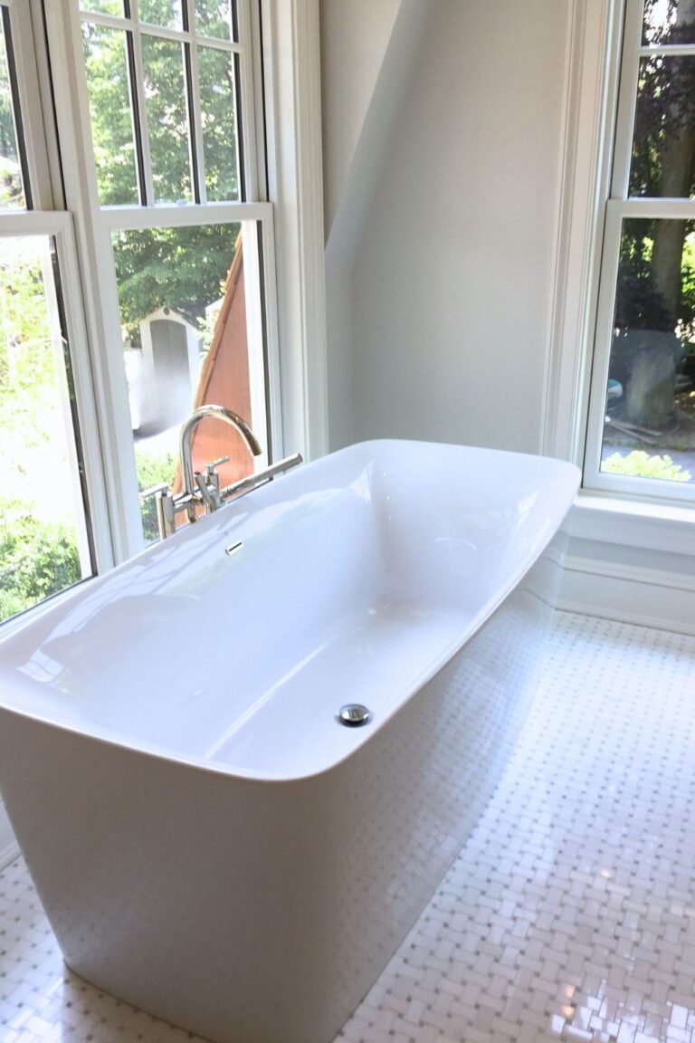 14 Stunning White Bathroom Design Ideas - Suburbs 101