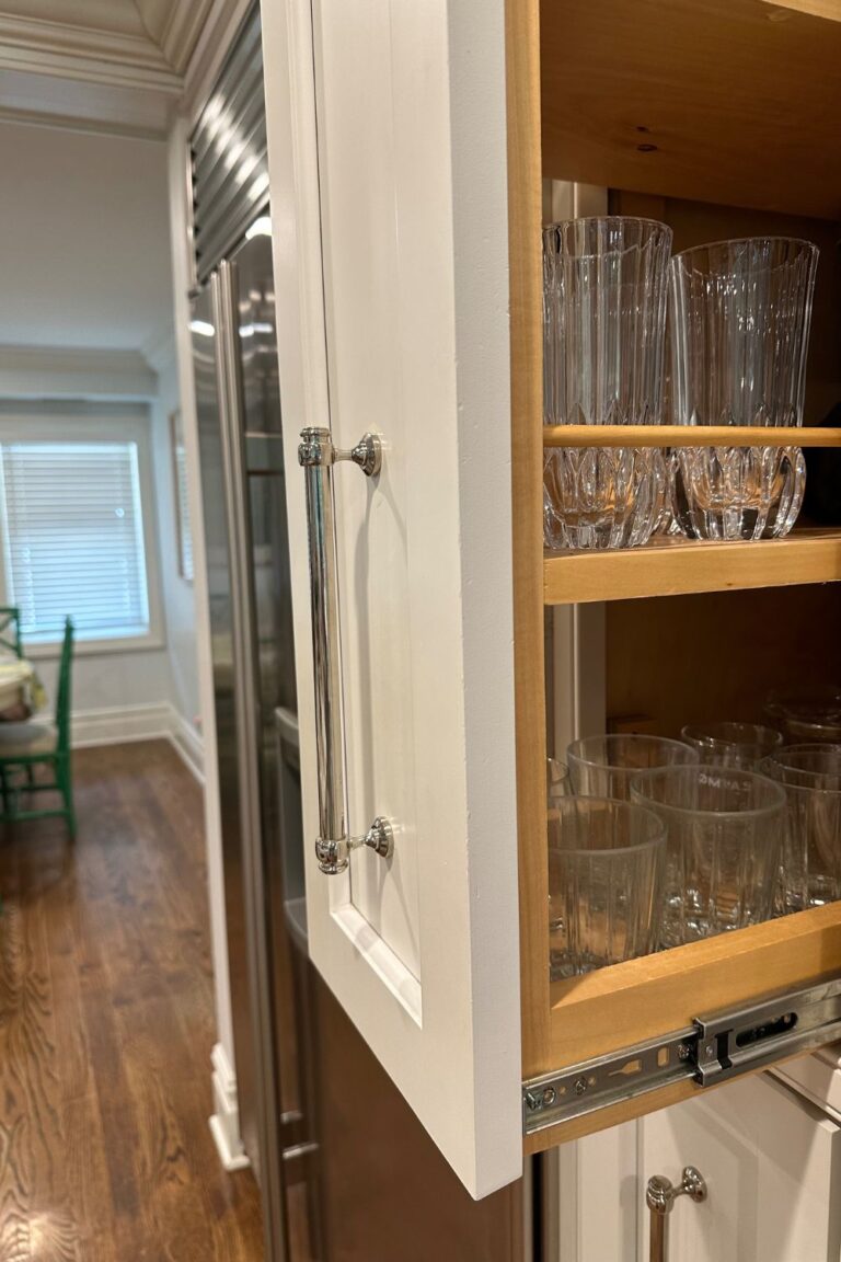 14 Clever White Kitchen Cabinet Door Ideas You'll Want to Copy ...