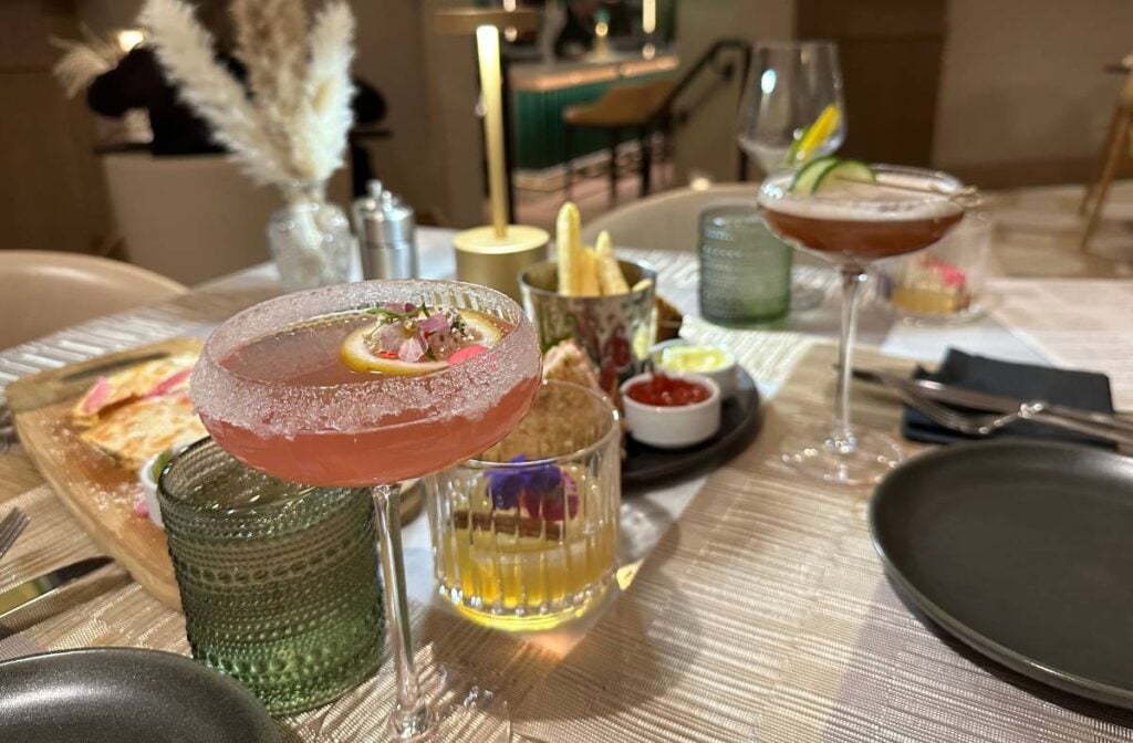 Sonesta White Plains Bar & Restaurant