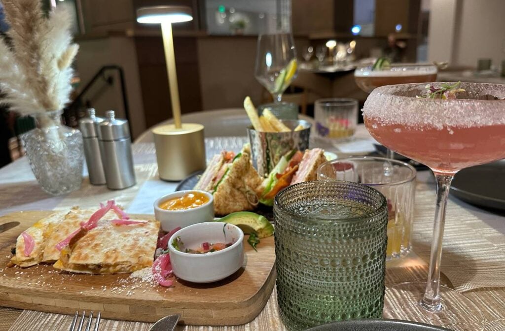 Sonesta White Plains Bar & Restaurant